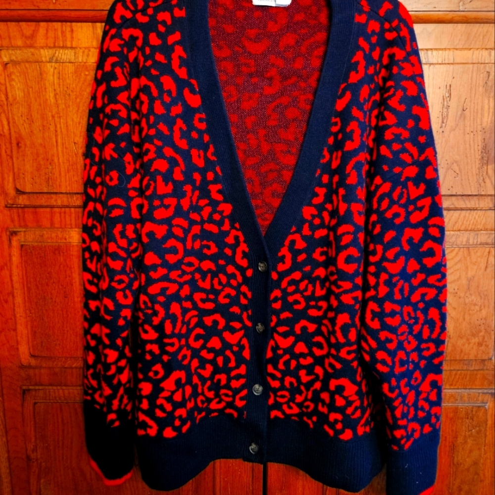 Beautiful Vinyards Vine sweater in red and blue.